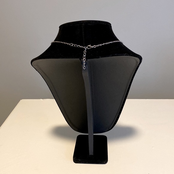 Silver-Tone Heart Pendant Necklace – Elegant & Adjustable Fashion Jewelry - Picture 3 of 3